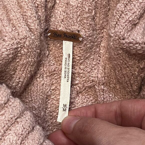 NWT FREE PEOPLE | Ballet Pale Pink Off Shoulder Cable Knit Sweater MEDIUM - Picture 4 of 7